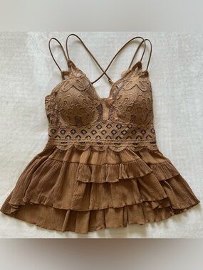 lace & gauze neutral brown camisole w lawyered peplum / size small